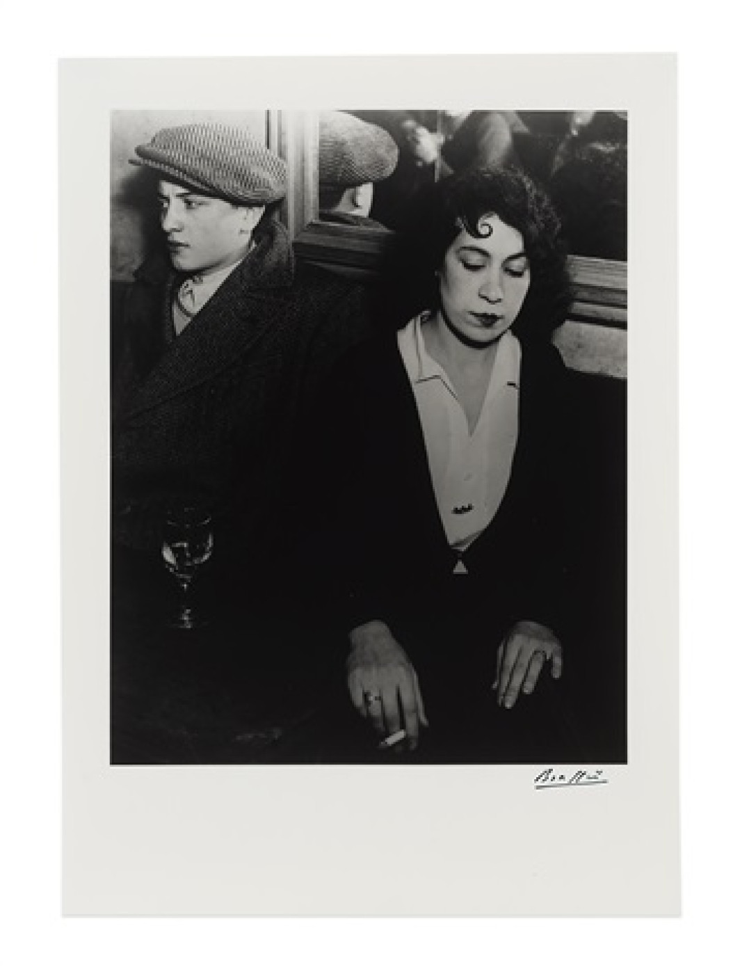 Brassaï (français/hongrois, 1899 - 1984) Titre : Couple fâché au bal des Quatre-Saisons, rue de Lappe, Paris (Lover’s Quarrel, Bal des Quatre-Saisons, rue de Lappe, Paris), vers 1932