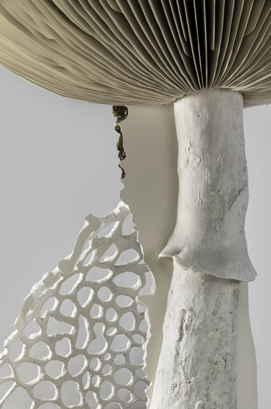 CARSTEN HÖLLER Giant Triple Mushroom, 2024 (detail) Fly agaric / Long Net Stinkhorn / Dove-coloured Tricholoma  Aluminum, stainless steel, and paint © Carsten Höller Photo: Minko Minev Courtesy the artist and Gagosian