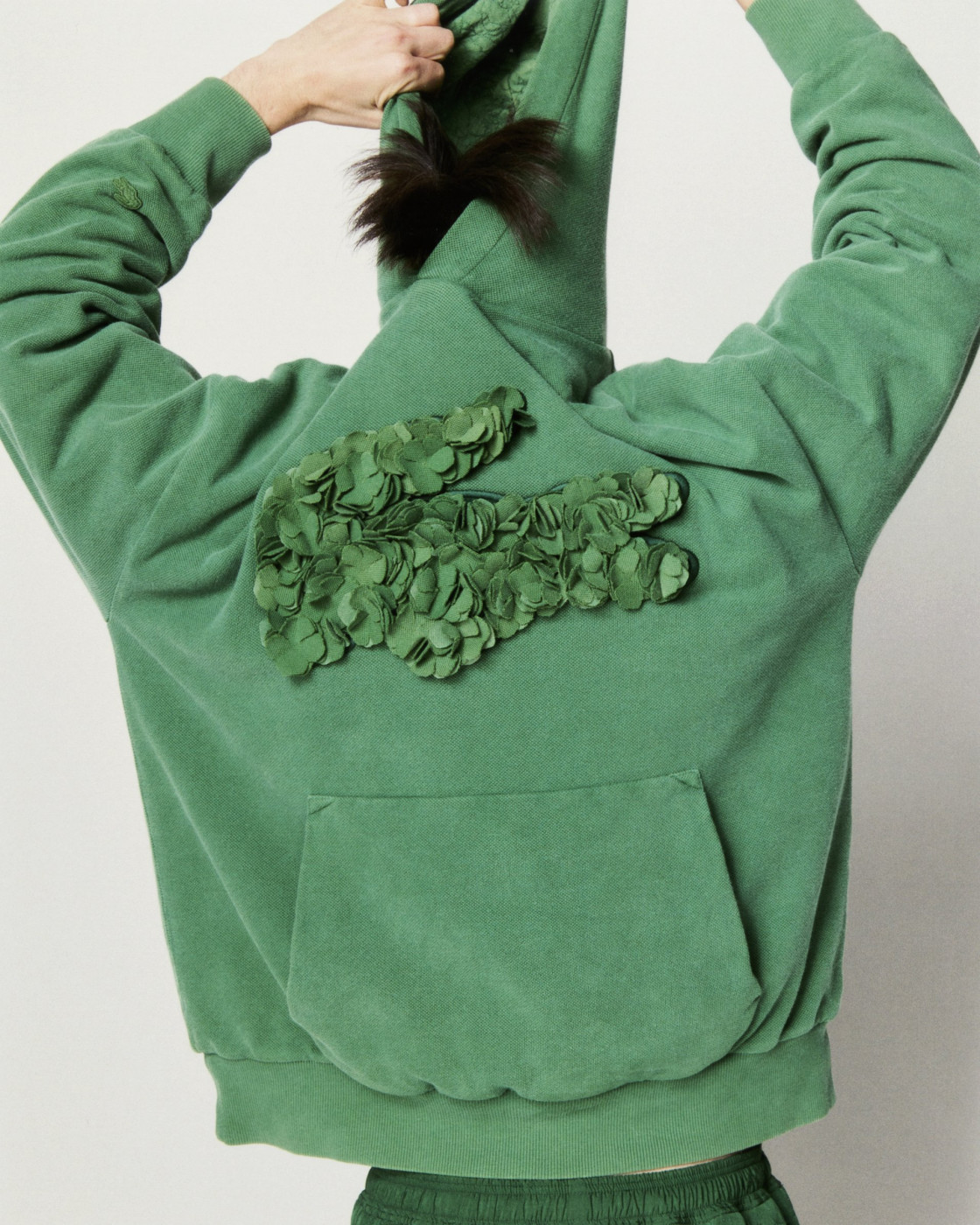 Sweatshirt à capuche collection Broderie 750 €