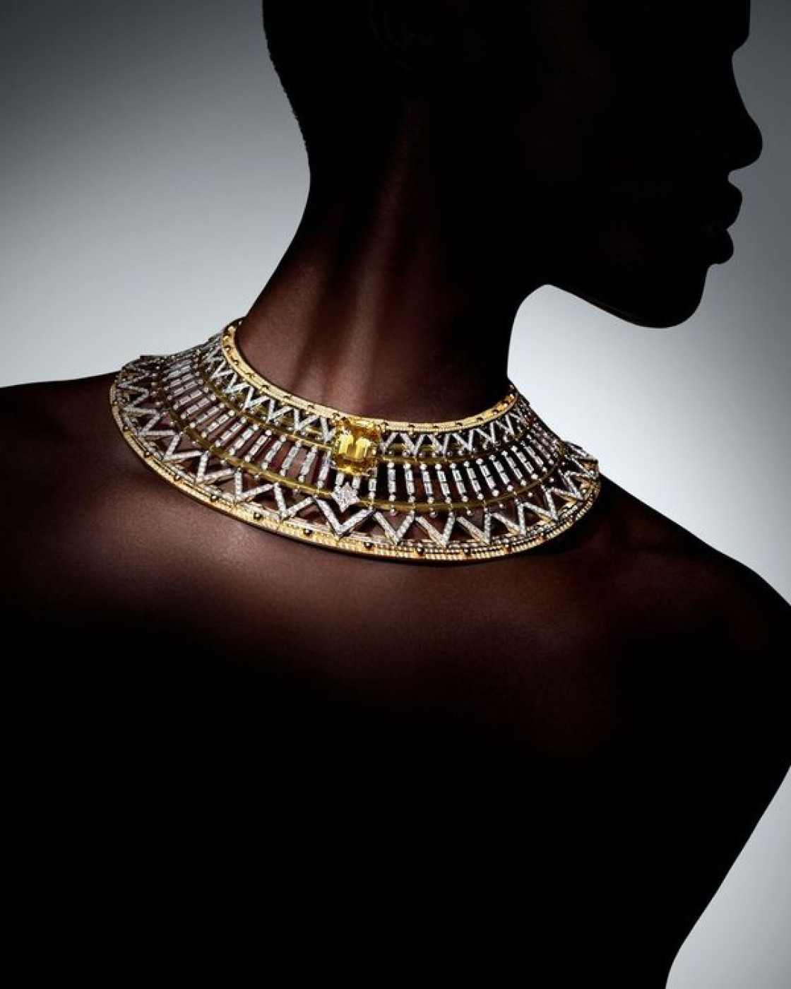 Феноменално колие с платина, злато и диаманти цена при запитване