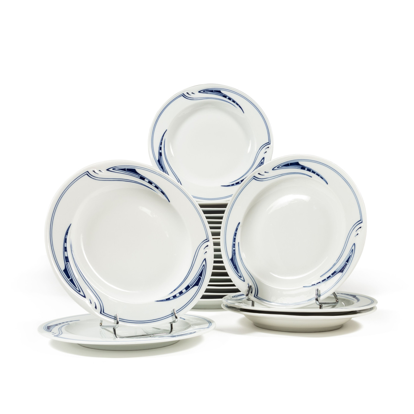 Lot 29, 24 assiettes en porcelaine de Meissen, 102 000 €