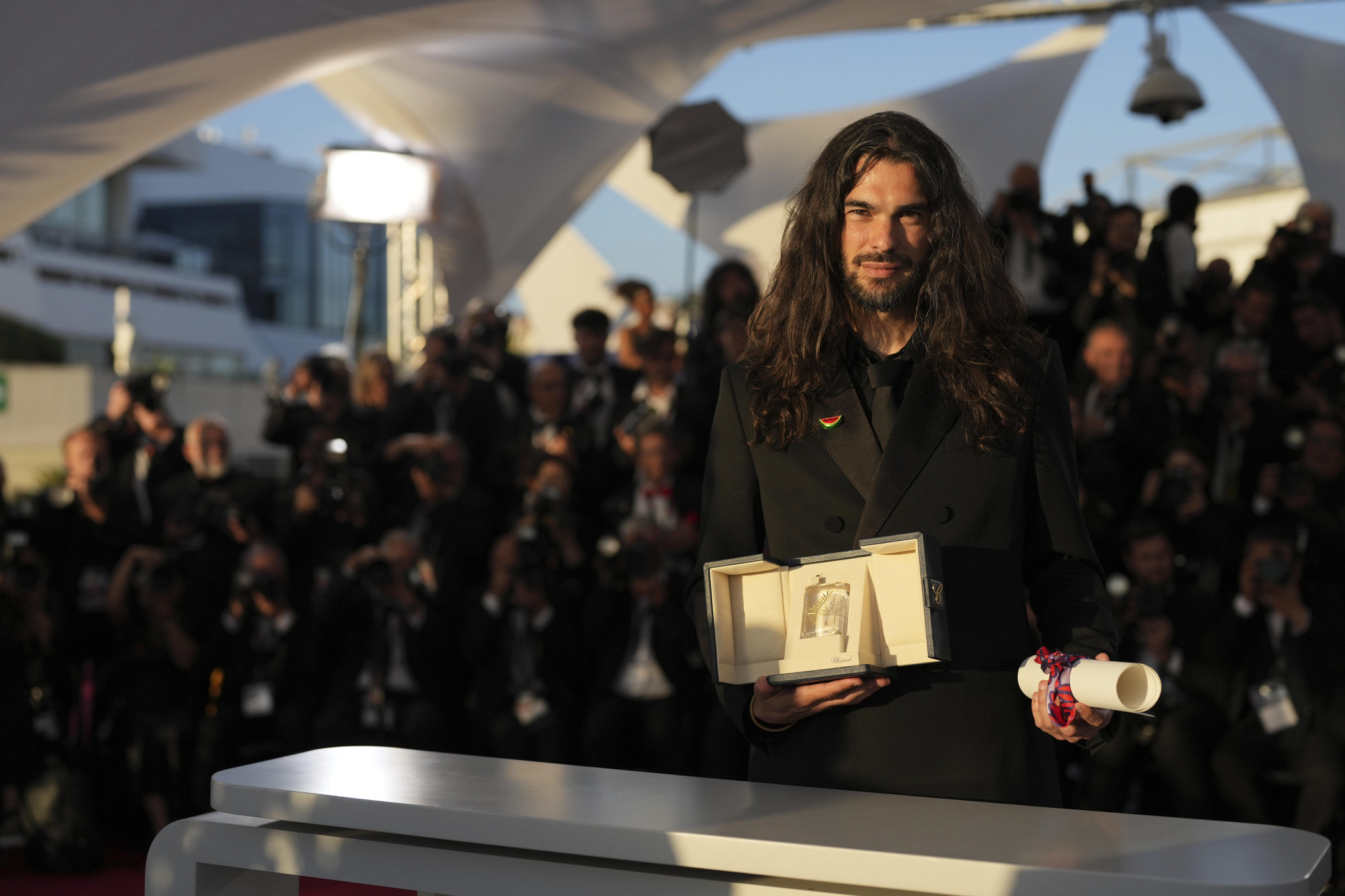 Director Oliver Laxe, winner of the jury prize for 'Sirat' Photo by Natacha Pisarenko