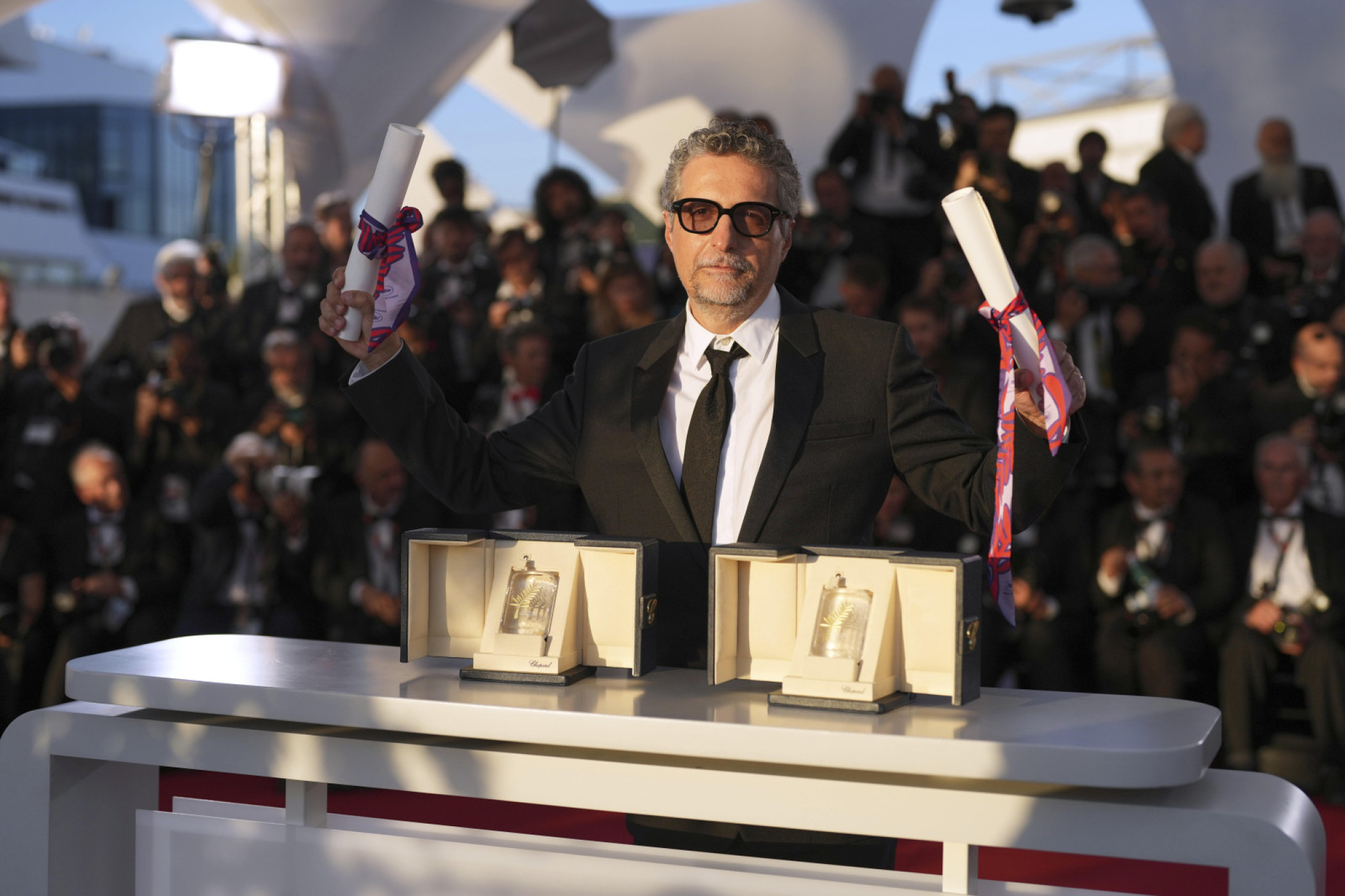 Director Kleber Mendonca Filho with his award for best director and the best actor award received on behalf of Wagner Moura Photo by Natacha Pisarenko