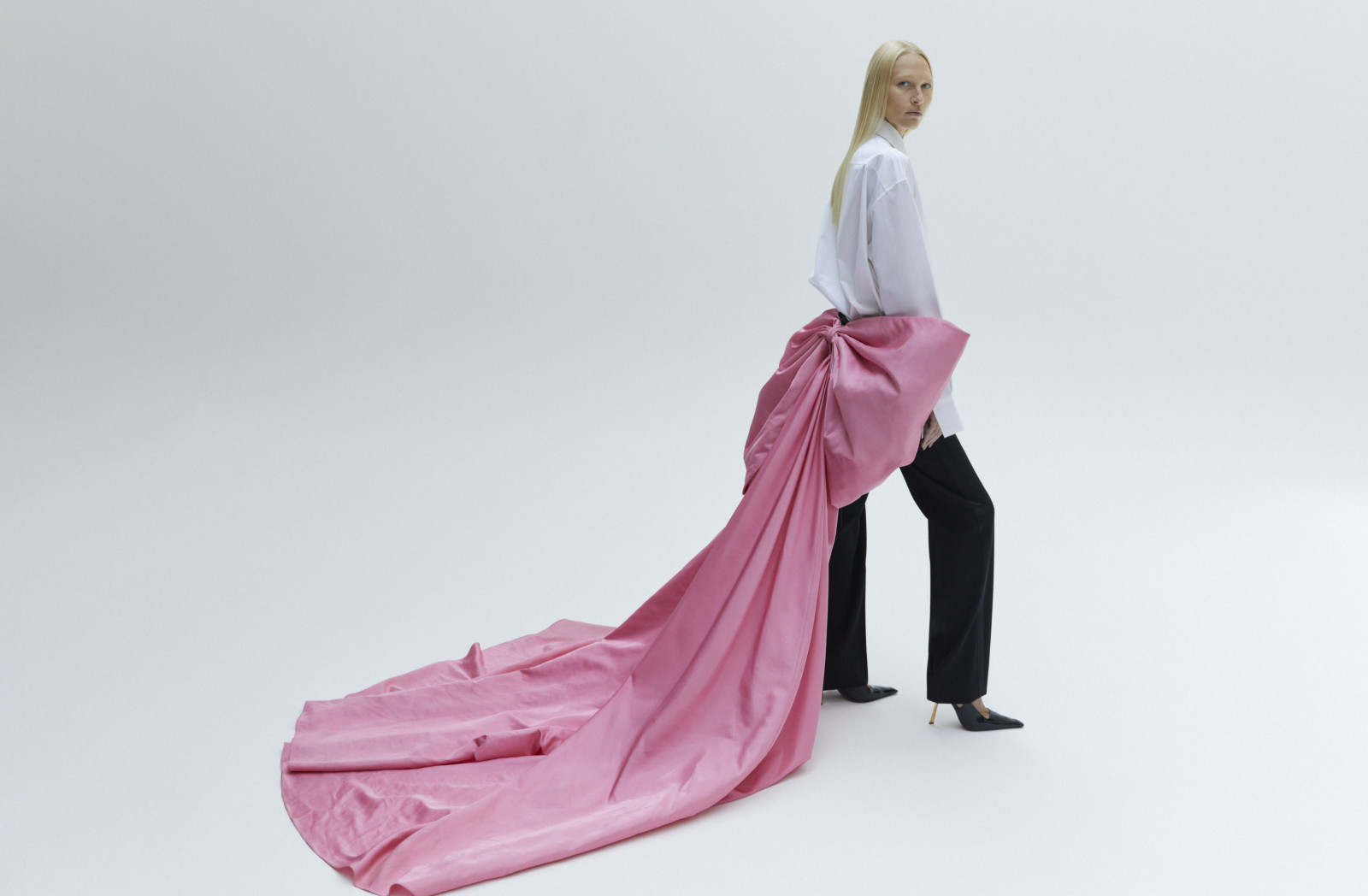 BLOUSE CARVEN TROUSERS & SHOES SAINT LAURENT BY ANTHONY VACCARELLO BOW ZUHAIR MURAD HAUTE COUTURe