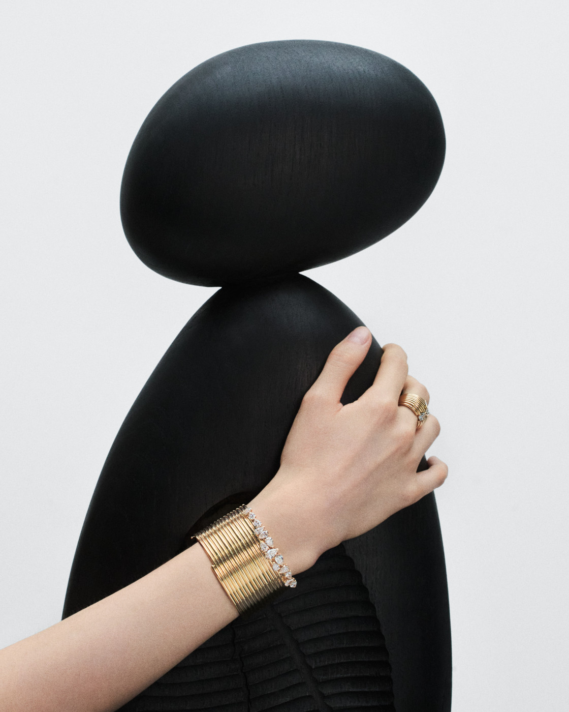 Blast cuff in pink gold featuring 14 pear-shape diamonds