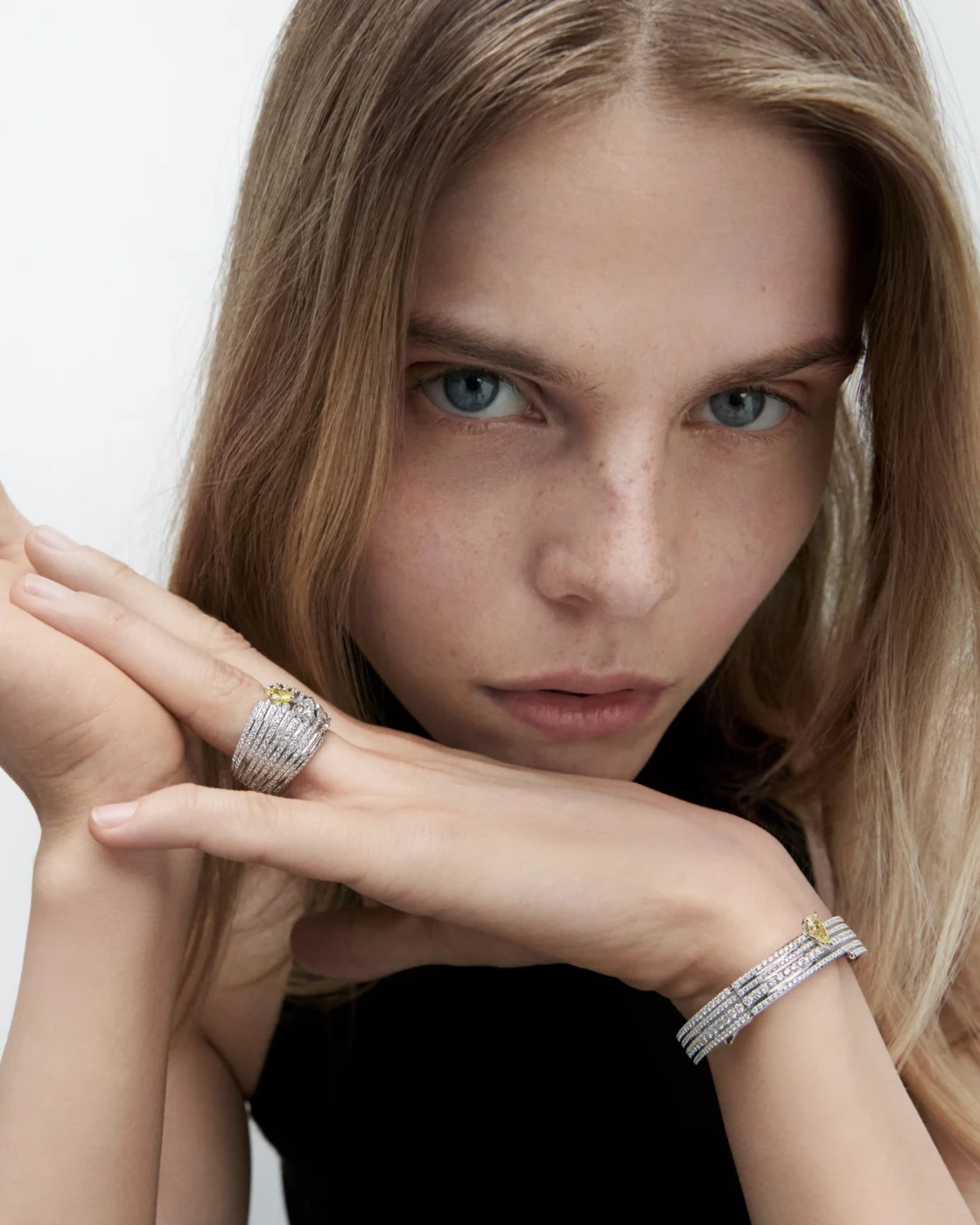 Blast bracelet in white gold paved with diamonds