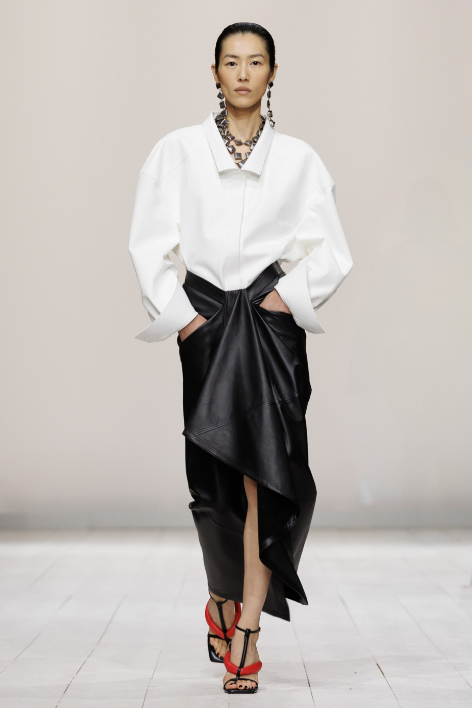 Givenchy (Sarah Burton)
