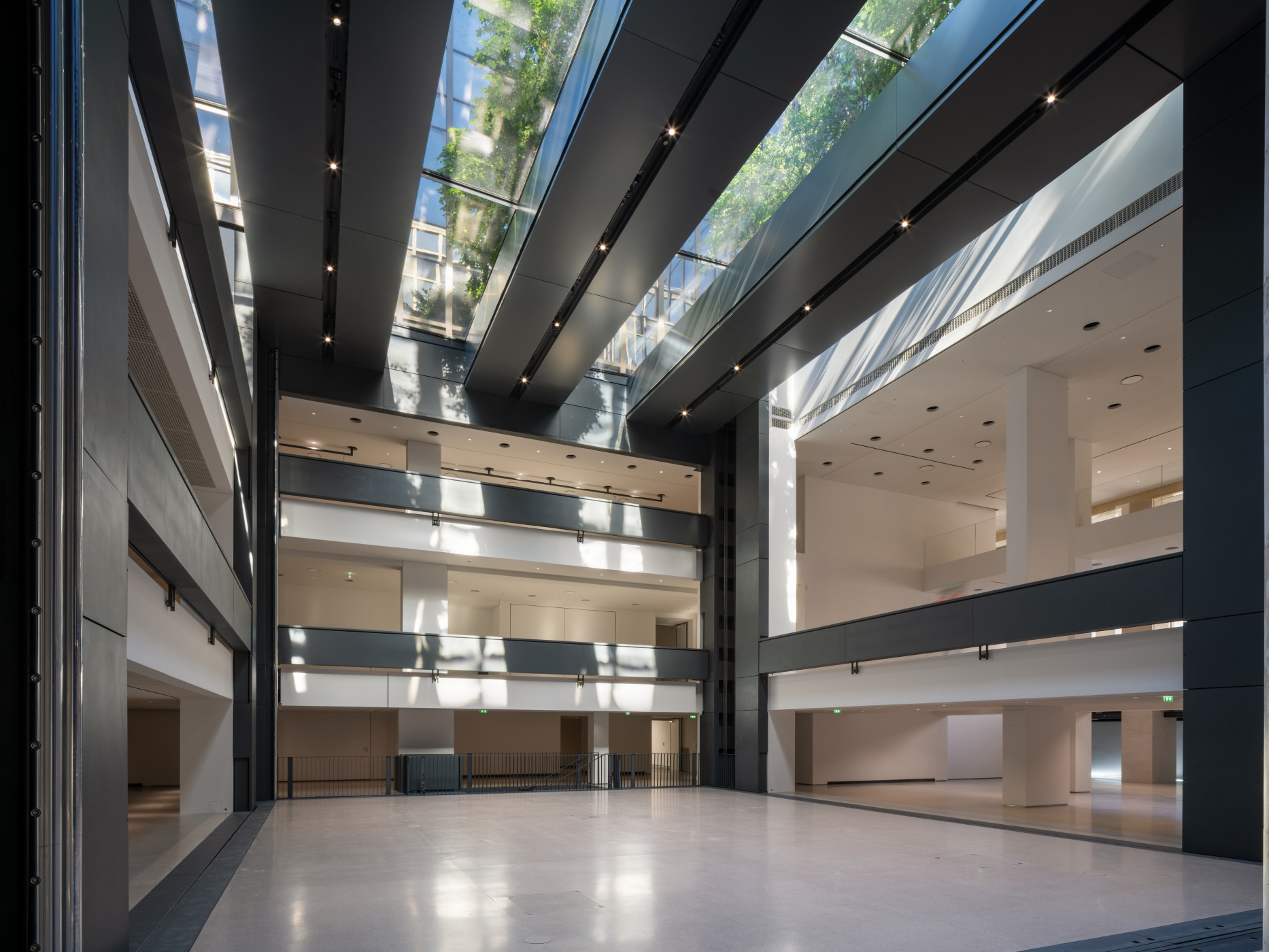 La Fondation Cartier pour l’art contemporain, 2 place du Palais-Royal, Paris. © Jean Nouvel / ADAGP, Paris, 2025. Photo © Martin Argyroglo