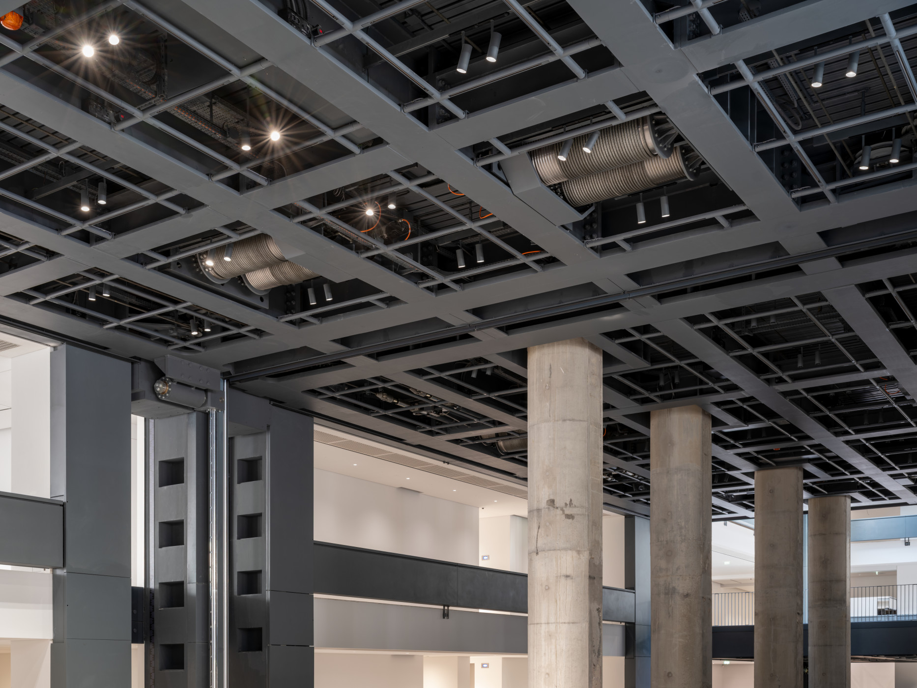 La Fondation Cartier pour l’art contemporain, 2 place du Palais-Royal, Paris. © Jean Nouvel / ADAGP, Paris, 2025. Photo © Martin Argyroglo