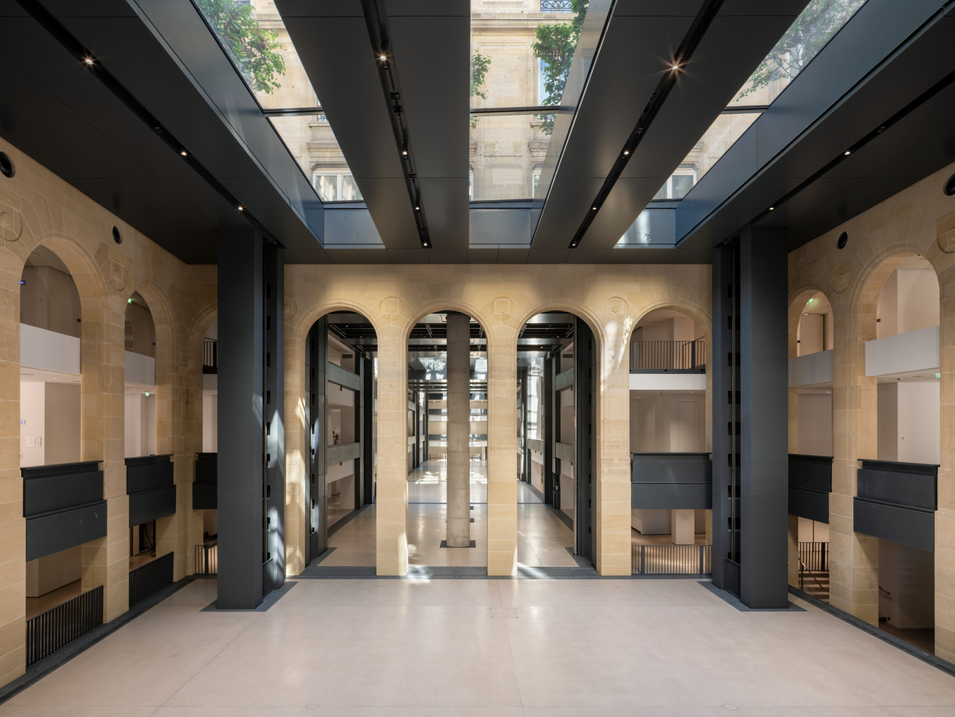 La Fondation Cartier pour l’art contemporain, 2 place du Palais-Royal, Paris. © Jean Nouvel / ADAGP, Paris, 2025. Photo © Martin Argyroglo