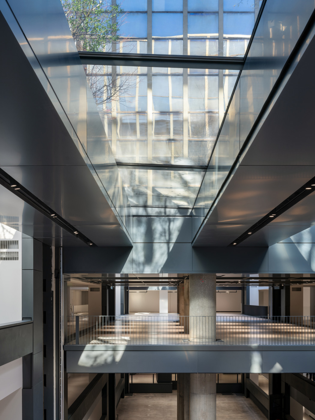 La Fondation Cartier pour l’art contemporain, 2 place du Palais-Royal, Paris. © Jean Nouvel / ADAGP, Paris, 2025. Photo © Martin Argyroglo