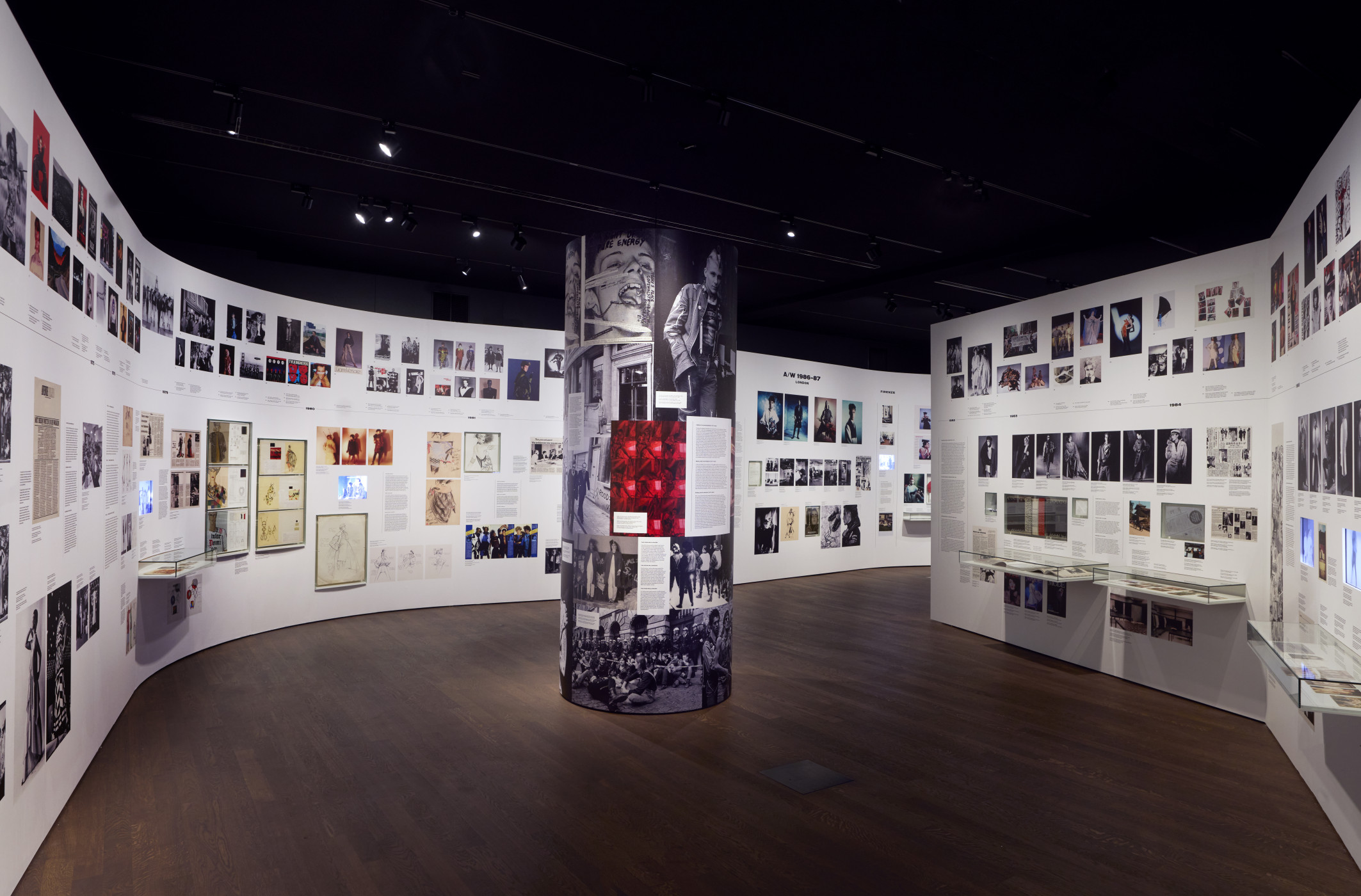 Introduction in The Antwerp Six at MoMu – Fashion Museum Antwerp, 2026, © MoMu Antwerp, Photo: Stany Dederen