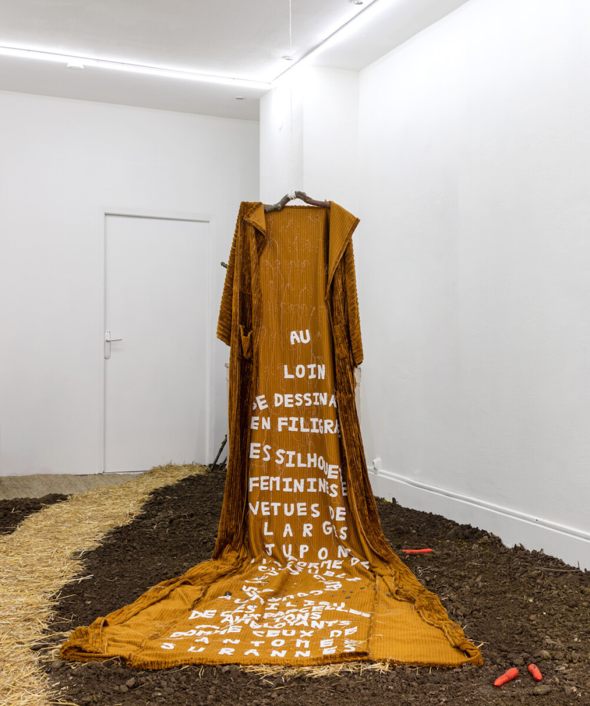 Camille Tsvétoukhine, Le manteau, 2023 Loevenbruck