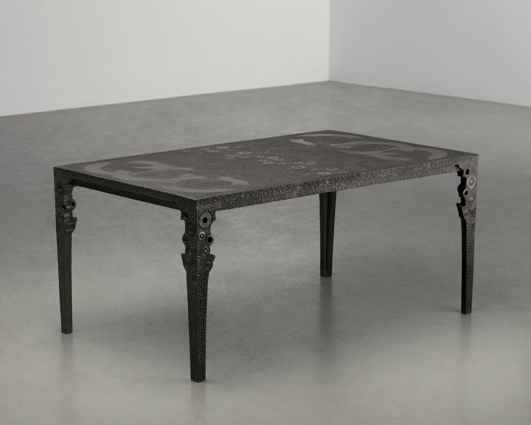 TABLE BASSE ANNEAUX 2 PAN108 BY INGRID DONAT / Carpenters Workshop Gallery (photo: Benjamin Baccarani)