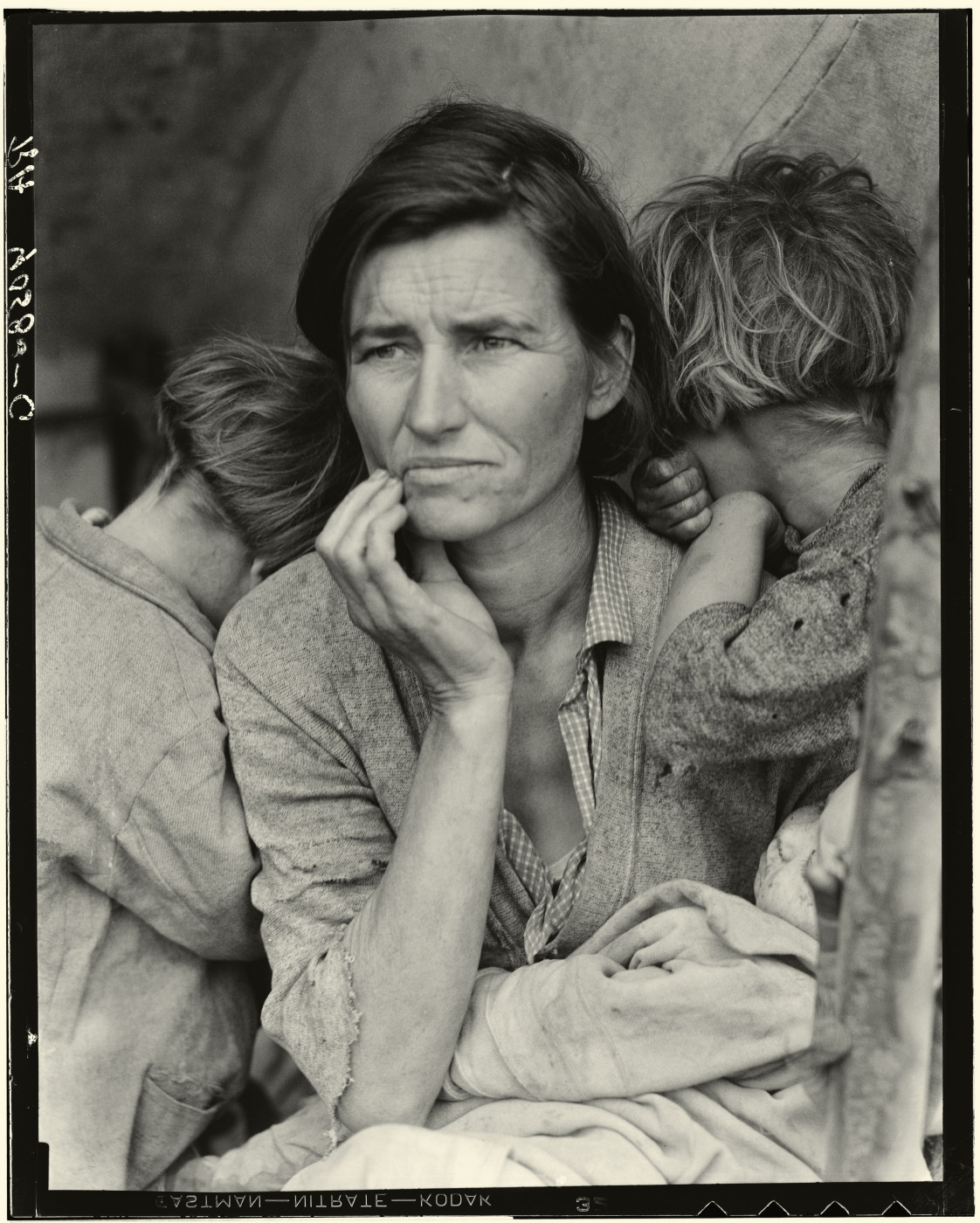 Dorothea Lange, Migrant Mother, 1936, gelatin silver print, 34.3 × 26.7 cm, © Dorothea Lange / Library of Congress, Prints and Photographs Division, Washington, USA.