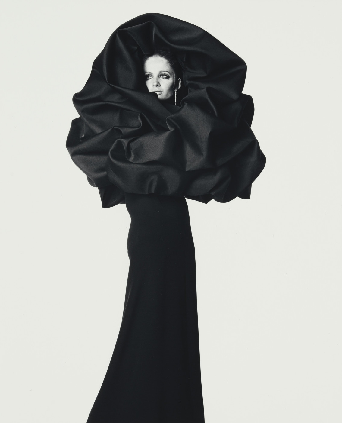 Irving Penn, Balenciaga Rose Dress, Paris, 1967 Nicola Erni Collection, Zug © Condé Nast