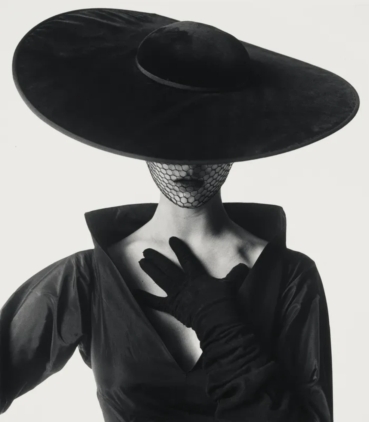 Irving Penn, Fashion Photograph (Jean Patchett), New York,  1949 Nicola Erni Collection, Zug © The Irving Penn Foundation